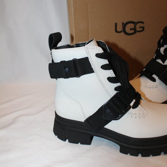 NIB UGG WOMEN'S ASHTON LEATHER MOTO BOOTS BLACK WHITE SZ 7 - Picture 4 of 7